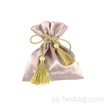 Lyxförpackning av dragkammare Brug Broderi Logo Pearly Satin Jewelry Pouch Bag With Tassel